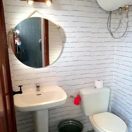 Welcoming House In With Shared Pool *