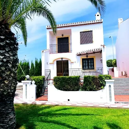 Casa de Férias Welcoming House In With Shared Pool *