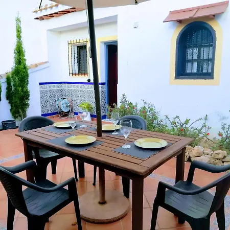 Casa de Férias Welcoming House In With Shared Pool Torrevieja