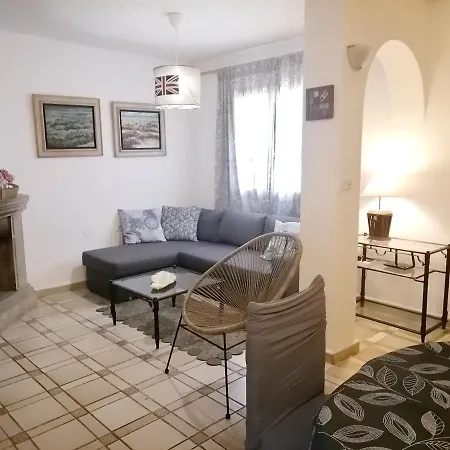 Welcoming House In With Shared Pool Holiday home Torrevieja