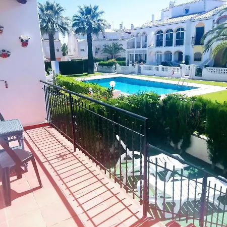 Welcoming House In With Shared Pool *