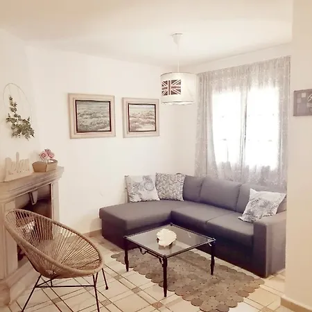 Welcoming House In With Shared Pool Holiday home *