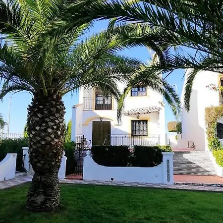 Casa de Férias Welcoming House In With Shared Pool